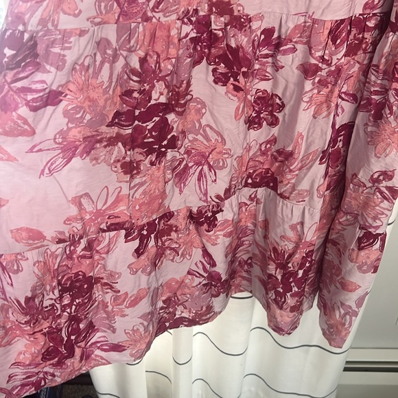 Gilli plus size floral Vneck dress - Picture 4 of 8